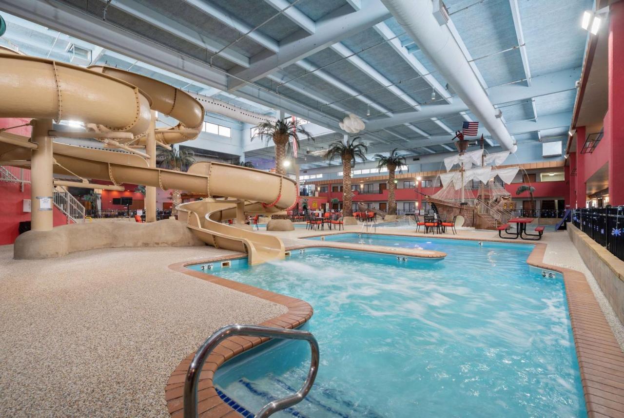 Ramada By Wyndham Sioux Falls Airport - Waterpark Resort & Event Center Esterno foto