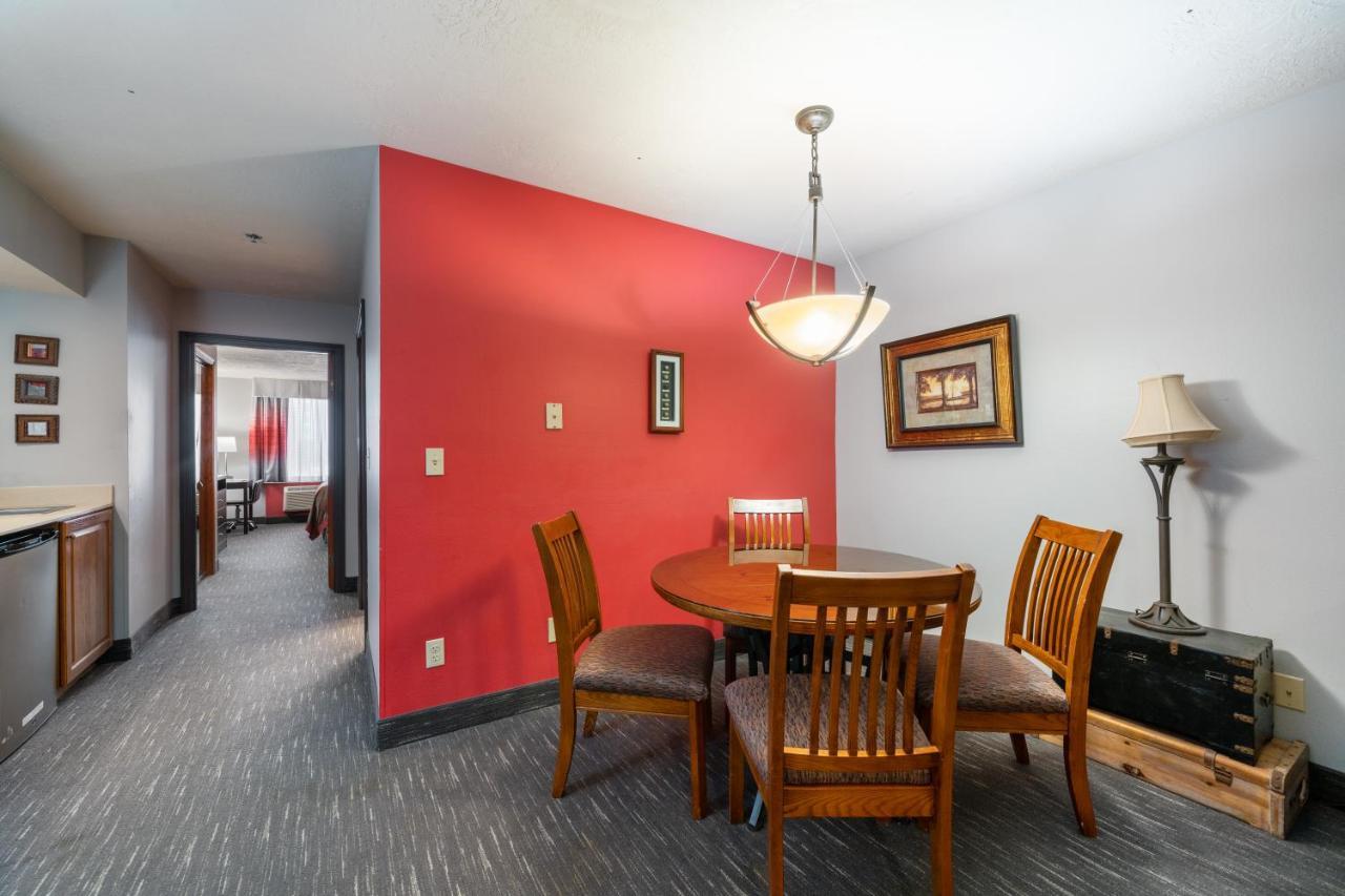 Ramada By Wyndham Sioux Falls Airport - Waterpark Resort & Event Center Esterno foto