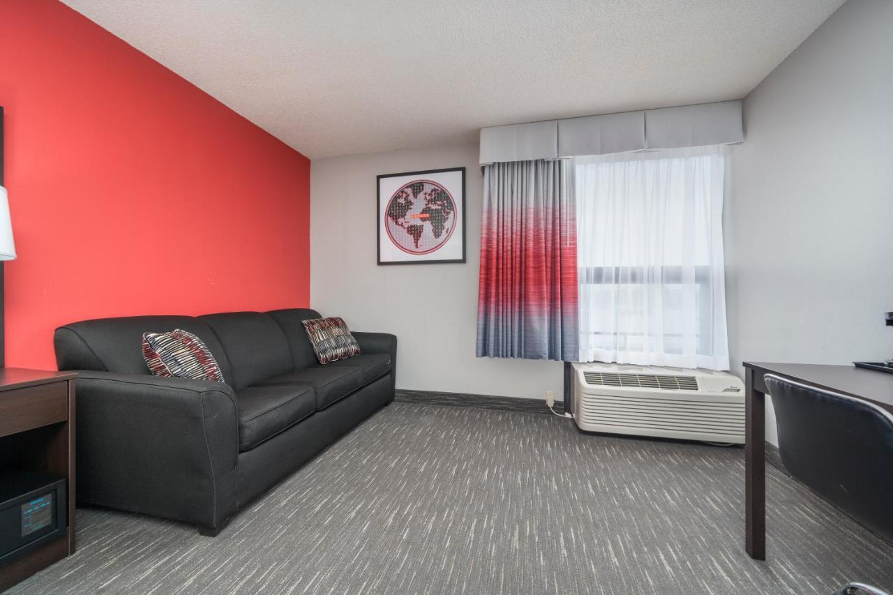 Ramada By Wyndham Sioux Falls Airport - Waterpark Resort & Event Center Esterno foto