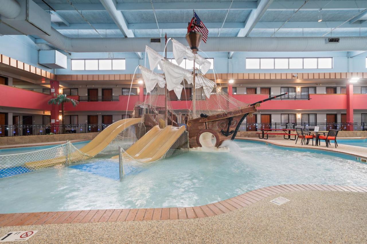 Ramada By Wyndham Sioux Falls Airport - Waterpark Resort & Event Center Esterno foto