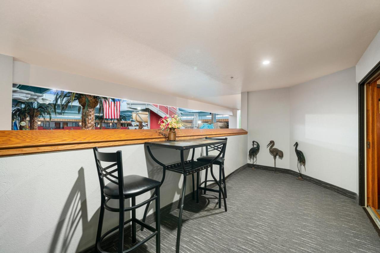 Ramada By Wyndham Sioux Falls Airport - Waterpark Resort & Event Center Esterno foto