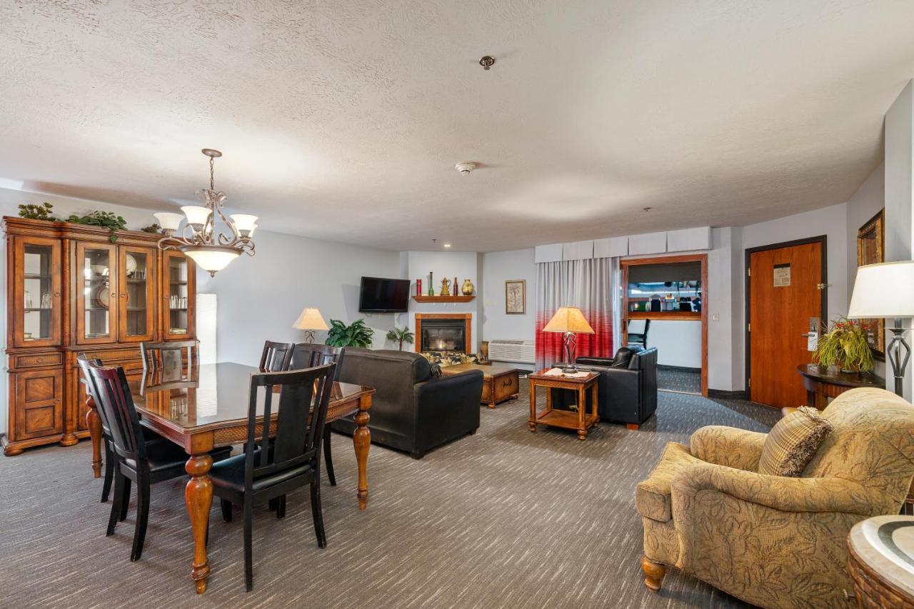Ramada By Wyndham Sioux Falls Airport - Waterpark Resort & Event Center Esterno foto