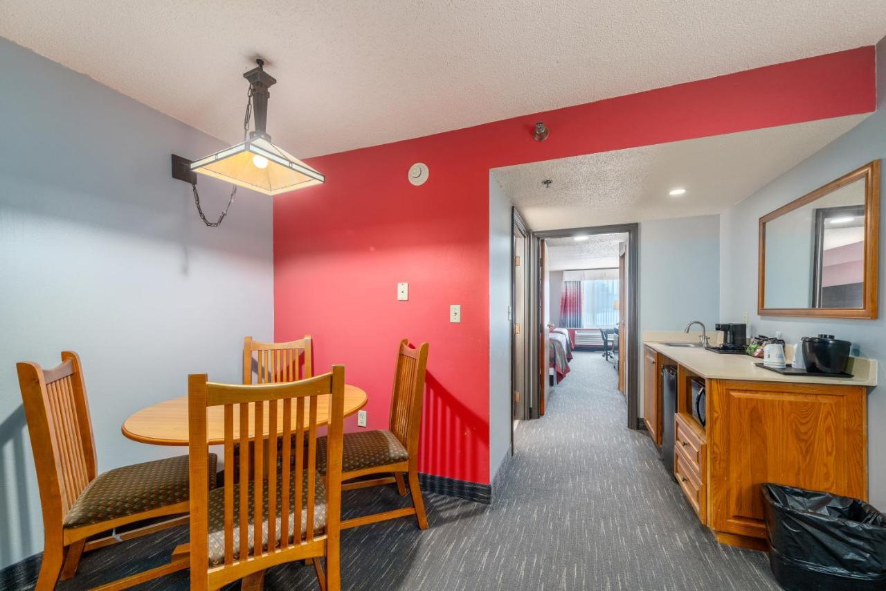 Ramada By Wyndham Sioux Falls Airport - Waterpark Resort & Event Center Esterno foto