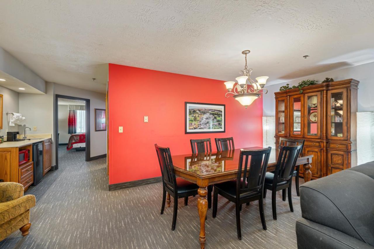 Ramada By Wyndham Sioux Falls Airport - Waterpark Resort & Event Center Esterno foto