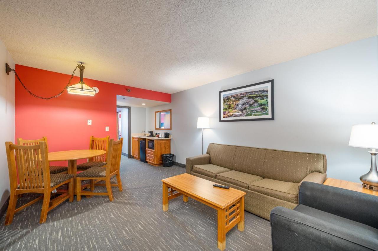 Ramada By Wyndham Sioux Falls Airport - Waterpark Resort & Event Center Esterno foto