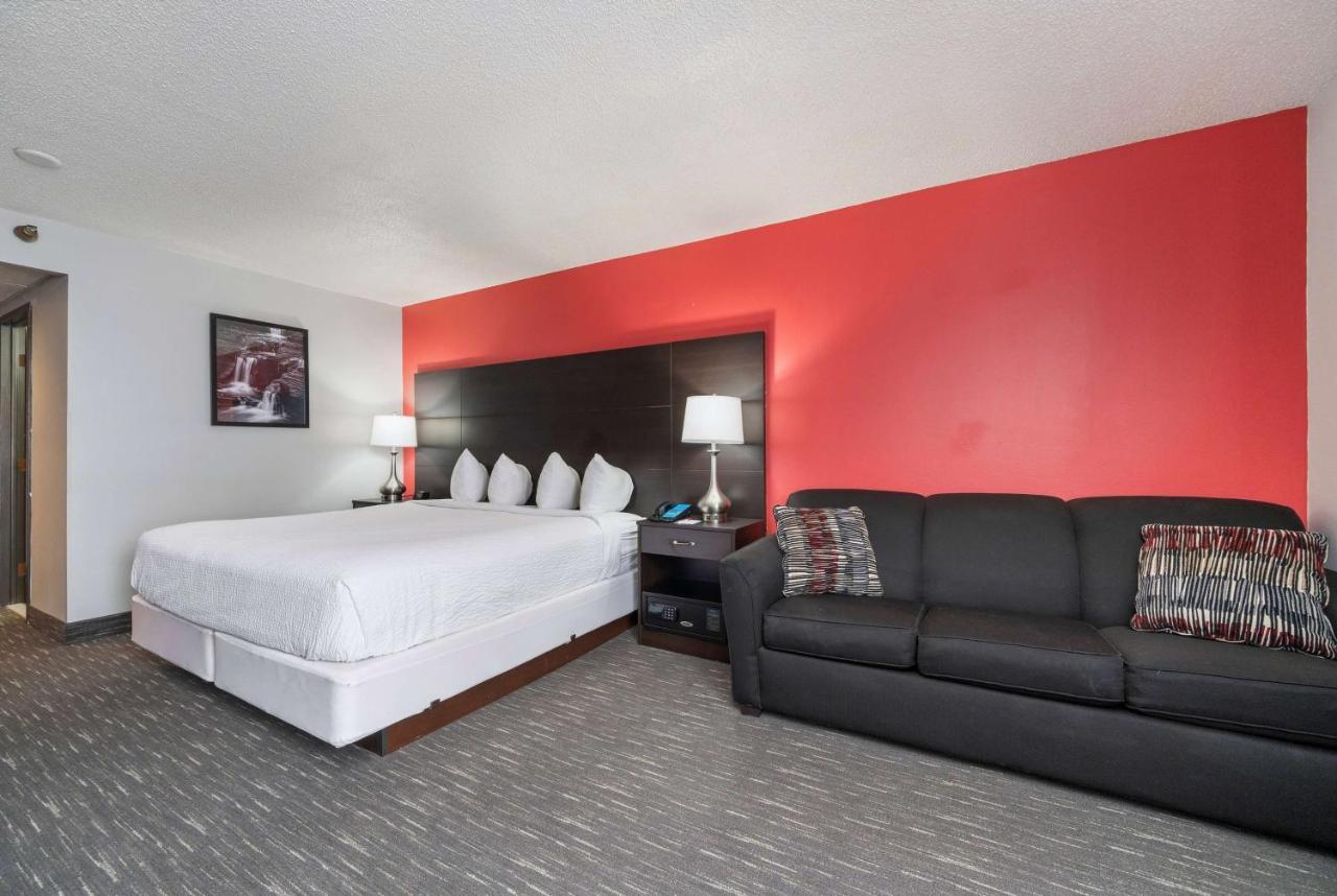 Ramada By Wyndham Sioux Falls Airport - Waterpark Resort & Event Center Esterno foto