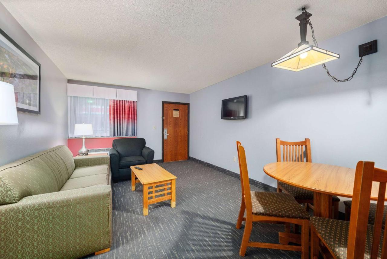 Ramada By Wyndham Sioux Falls Airport - Waterpark Resort & Event Center Esterno foto
