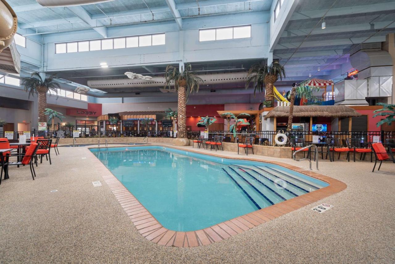 Ramada By Wyndham Sioux Falls Airport - Waterpark Resort & Event Center Esterno foto