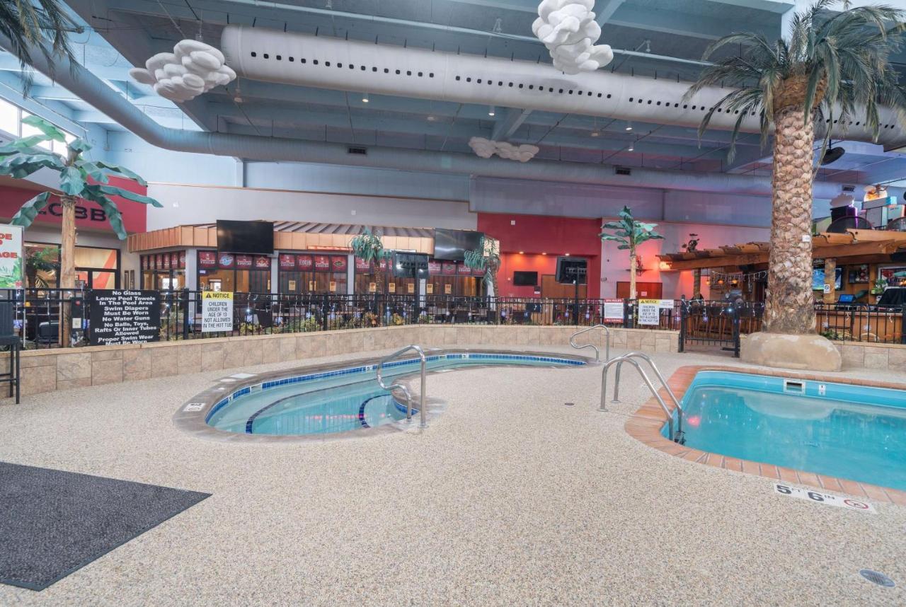 Ramada By Wyndham Sioux Falls Airport - Waterpark Resort & Event Center Esterno foto