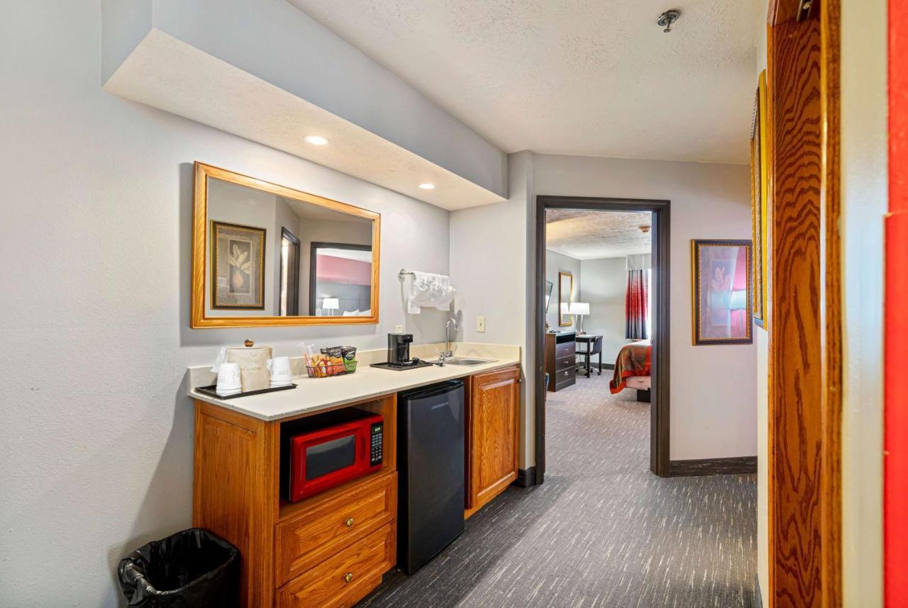Ramada By Wyndham Sioux Falls Airport - Waterpark Resort & Event Center Esterno foto
