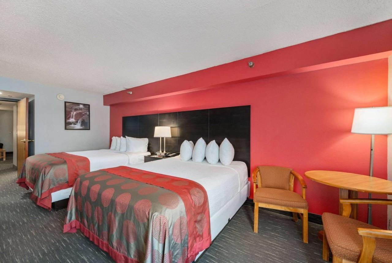 Ramada By Wyndham Sioux Falls Airport - Waterpark Resort & Event Center Esterno foto