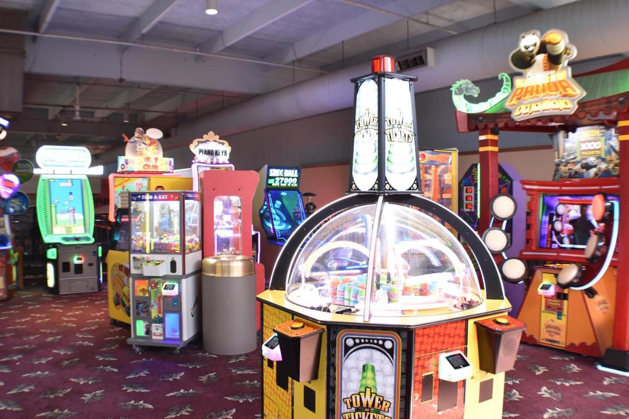 Ramada By Wyndham Sioux Falls Airport - Waterpark Resort & Event Center Esterno foto
