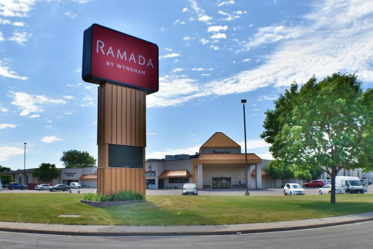 Ramada By Wyndham Sioux Falls Airport - Waterpark Resort & Event Center Esterno foto